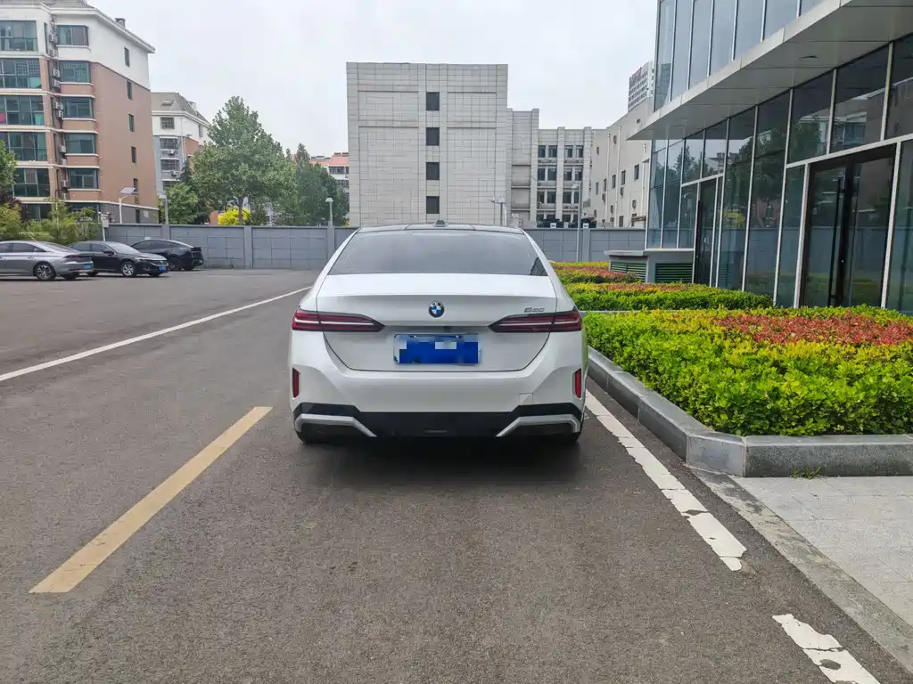 BMW 5 Series 2024 530Li Leading M Sports Package купить на сайте DeffCars