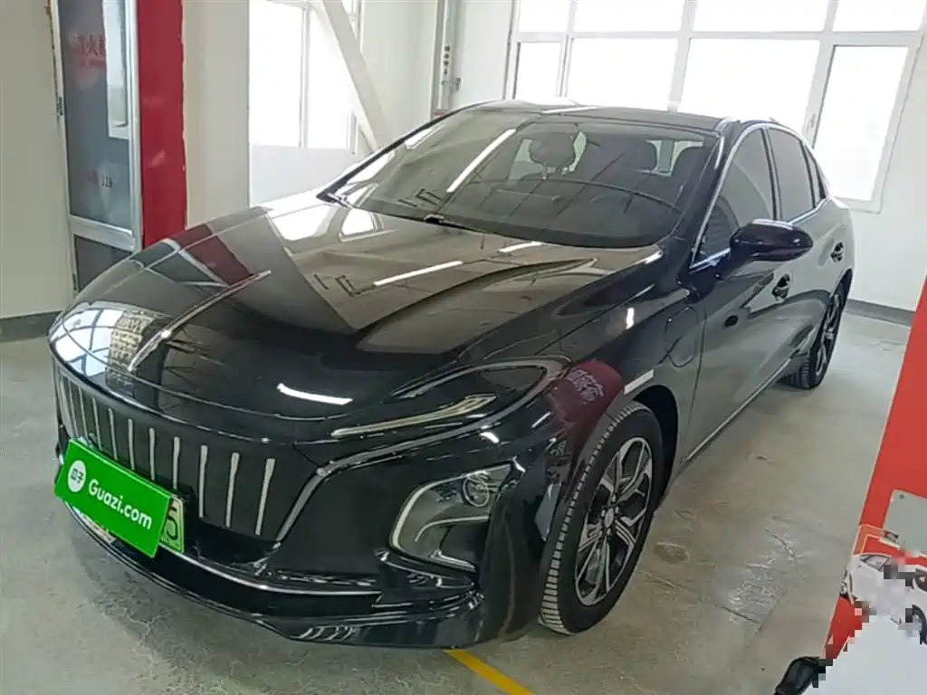 Hongqi E-QM5 2023 basic travel version купить на сайте DeffCars