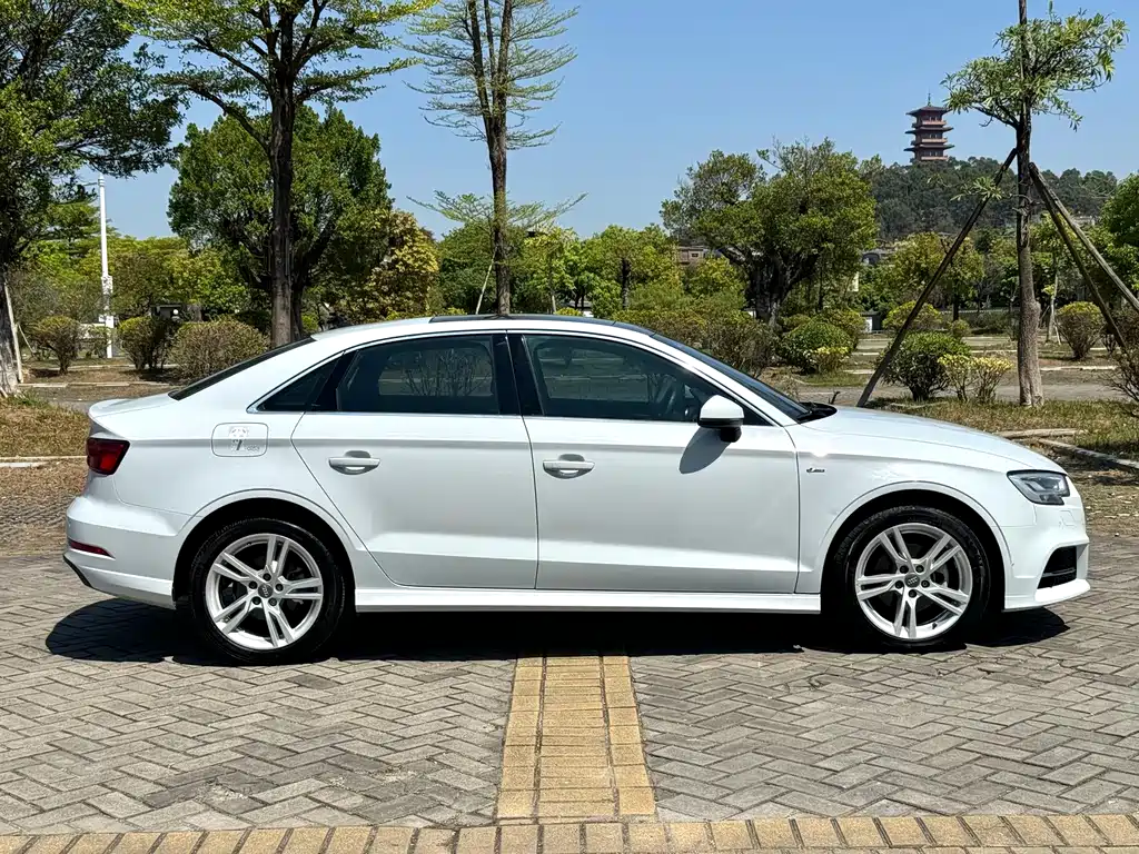 Audi A3 2019 Limousine 35 TFSI Fashion Type National VI купить на сайте DeffCars