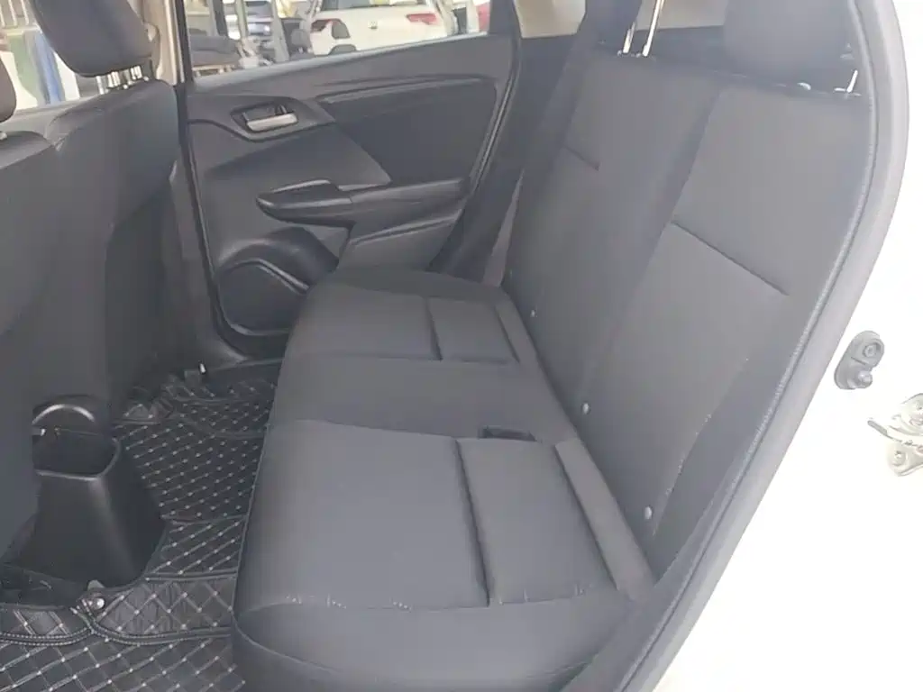 Fit 2018 1.5L CVT comfort sunroof version купить на сайте DeffCars