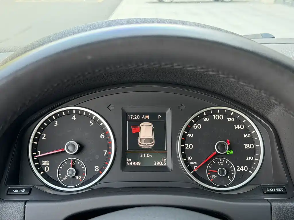 Tiguan 2016 300TSI automatic two-wheel drive luxury version купить на сайте DeffCars