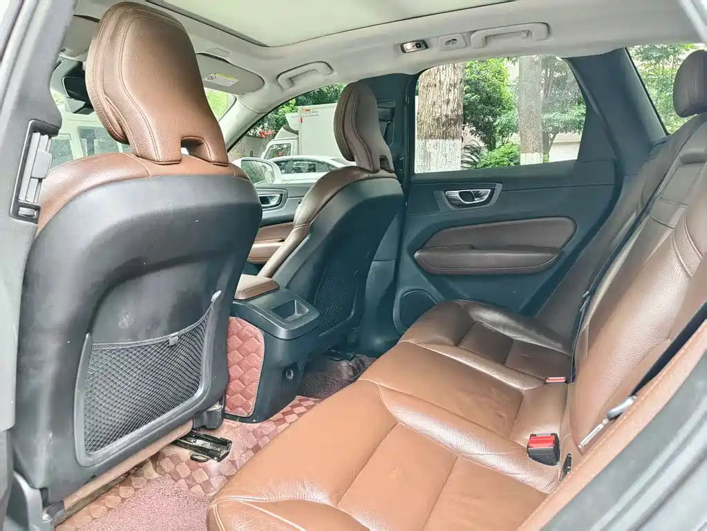 Volvo XC60 2020 T5 four-wheel drive Zhiyuan Deluxe Edition купить на сайте DeffCars