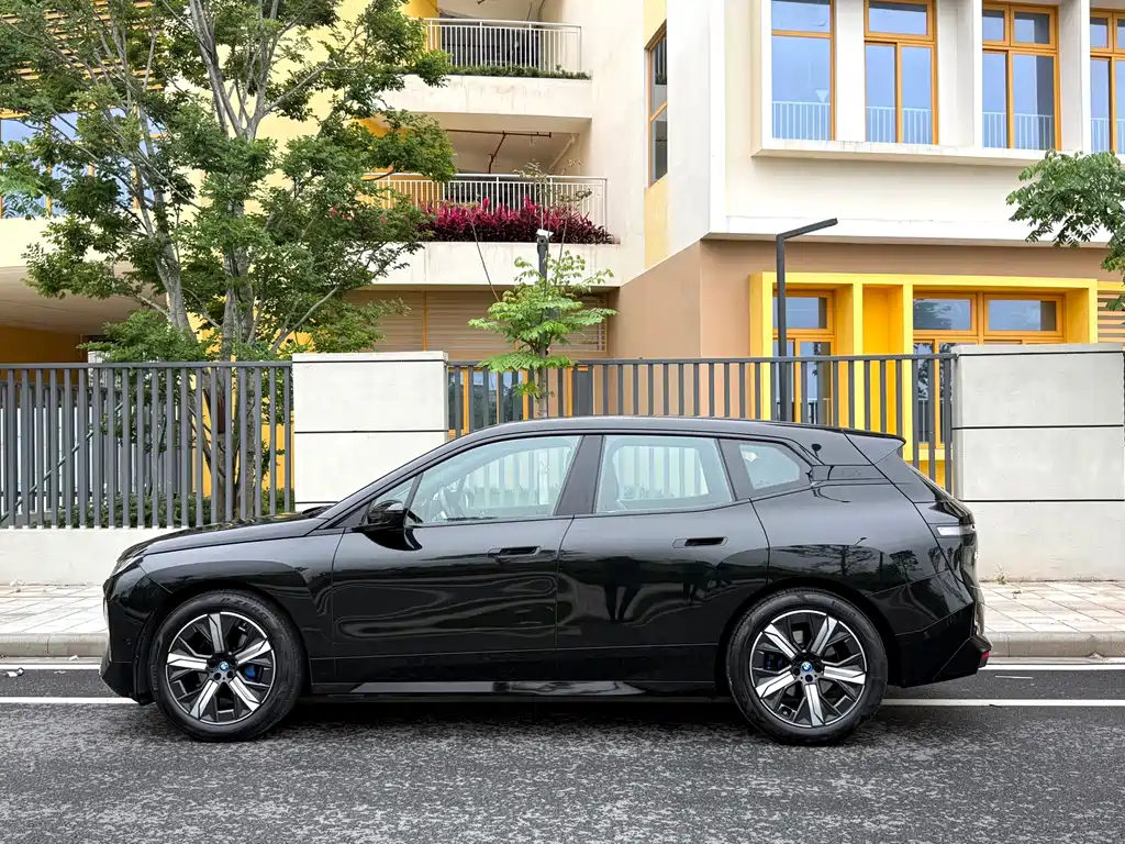 BMW iX 2022 xDrive40 купить на сайте DeffCars