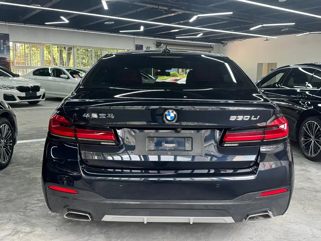 BMW 5 Series 2022 530Li Leading M Sports Package купить на сайте DeffCars