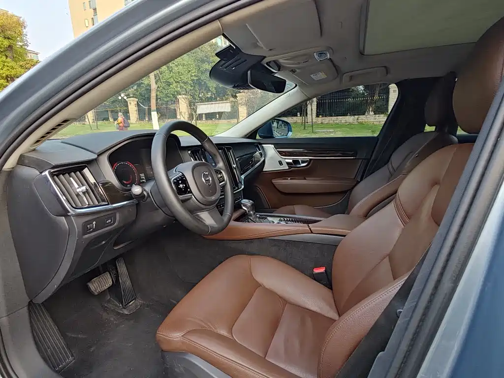 Volvo S90 2018 T4 Zhiyuan Edition купить на сайте DeffCars