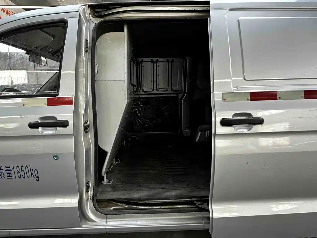 Wuling Hongguang V 2021 1.5L Jinchue version with closed windows LAR купить на сайте DeffCars