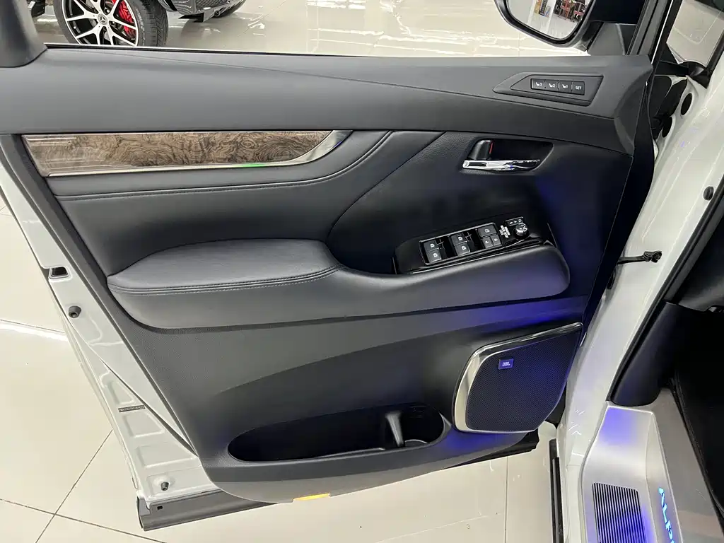 Alfa 2018 facelift 3.5L premium version купить на сайте DeffCars