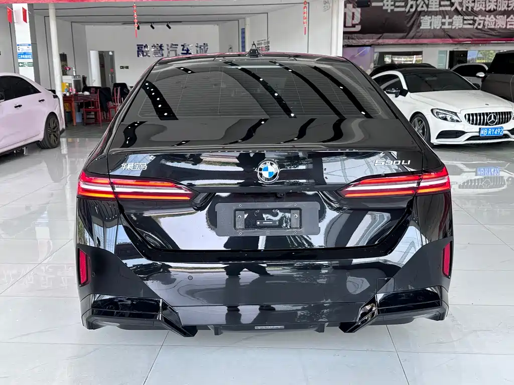 BMW 5 Series 2026 530Li Leading M Sports Package купить на сайте DeffCars