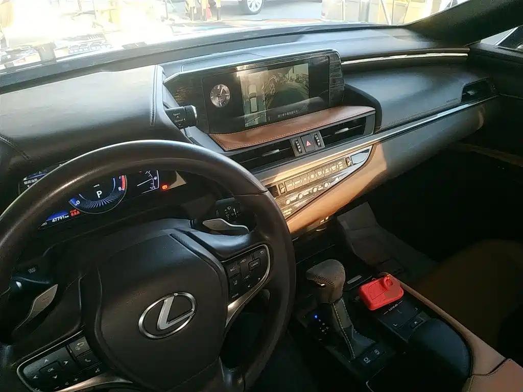 Lexus ES 2020 200 Excellence Edition купить на сайте DeffCars