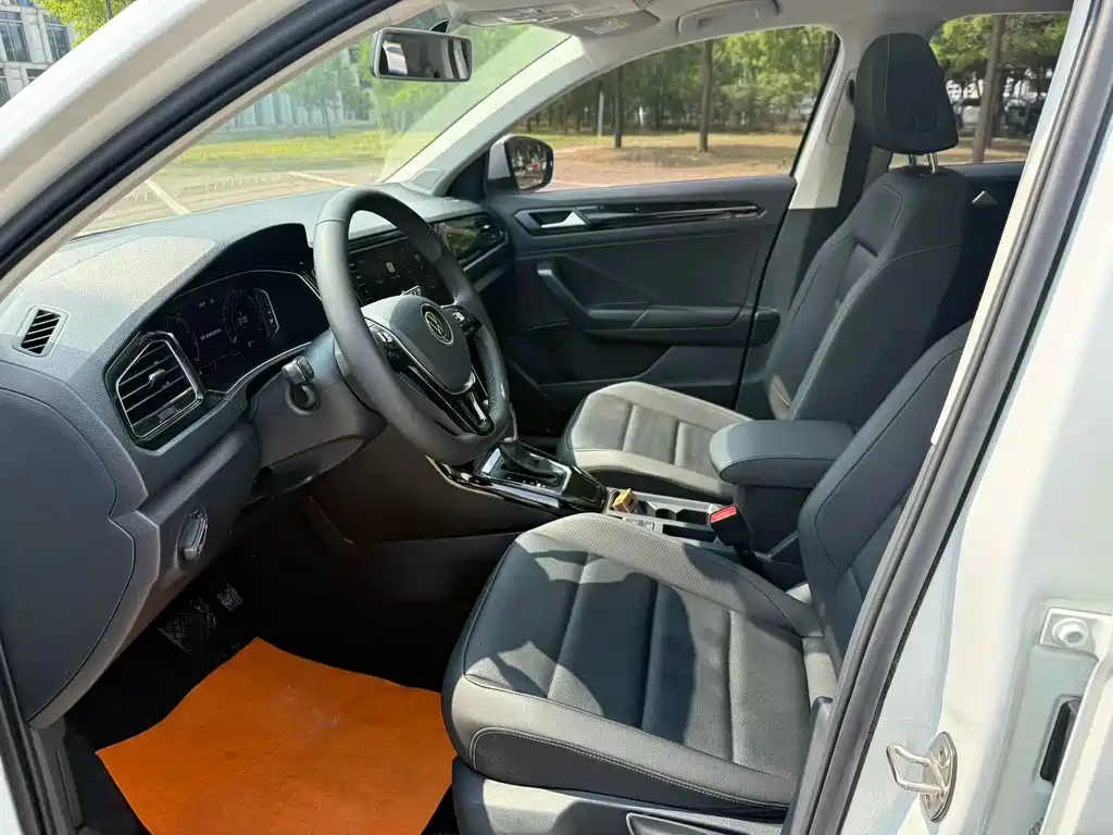 T-ROC 2021 280TSI DSG two-wheel drive comfort intelligent connected version купить на сайте DeffCars