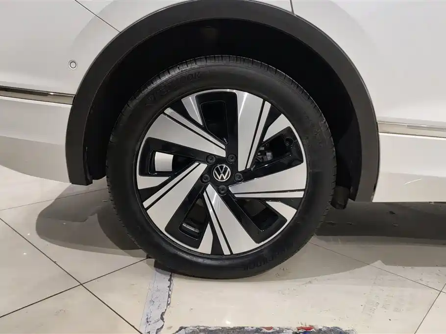Tiguan L 2023 facelift 330TSI automatic two-wheel drive R-Line version купить на сайте DeffCars