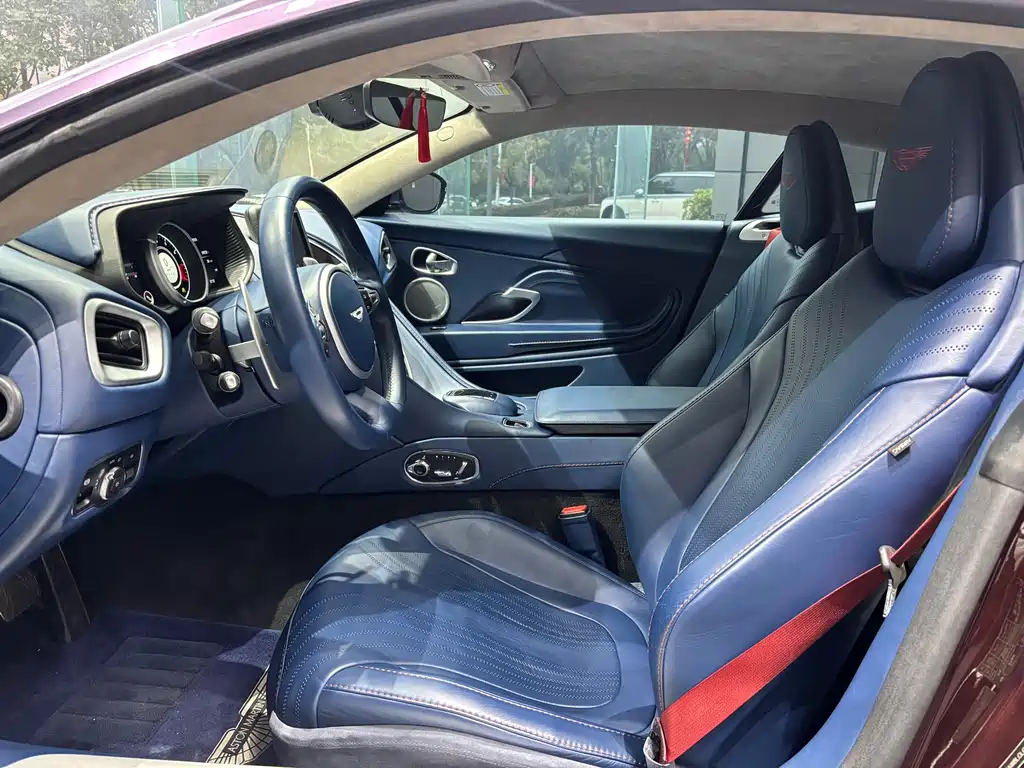 Aston Martin DB11 2019 4.0T V8 Coupe купить на сайте DeffCars