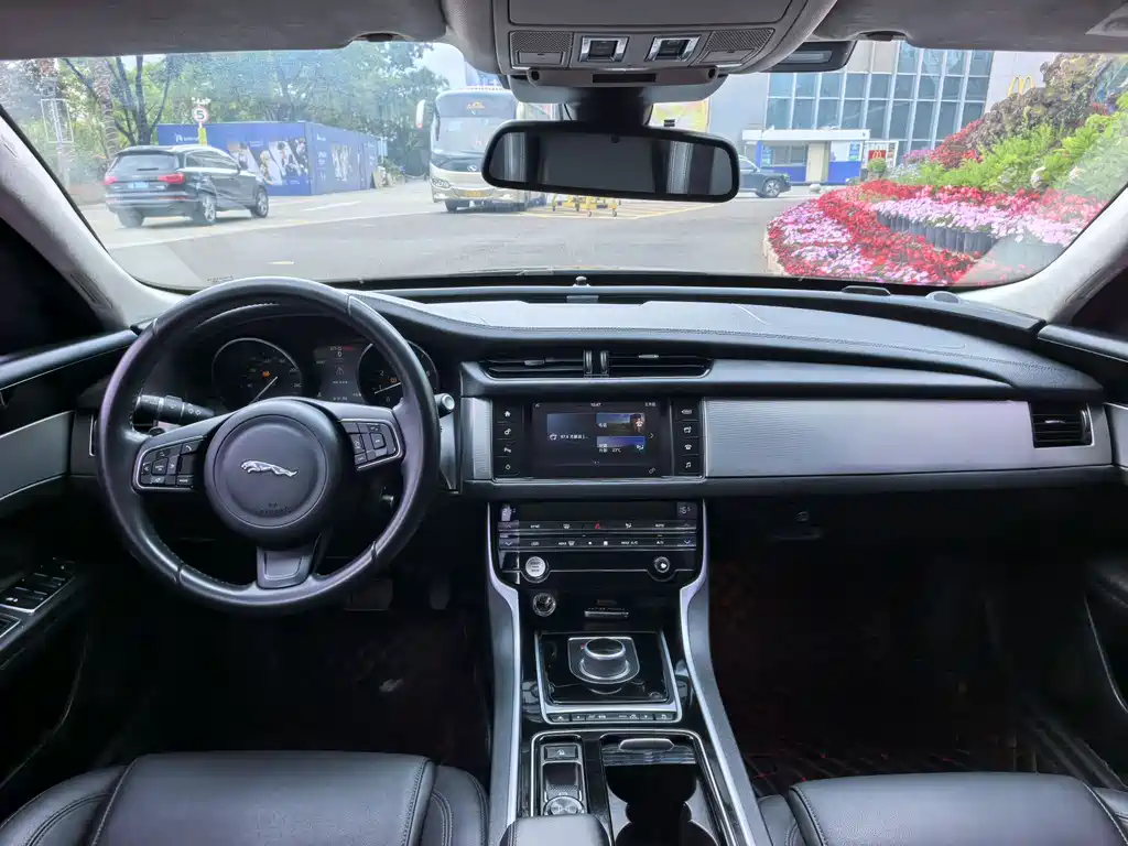 Jaguar XFL 2017 XFL 2.0T 200PS Fenghua Edition купить на сайте DeffCars