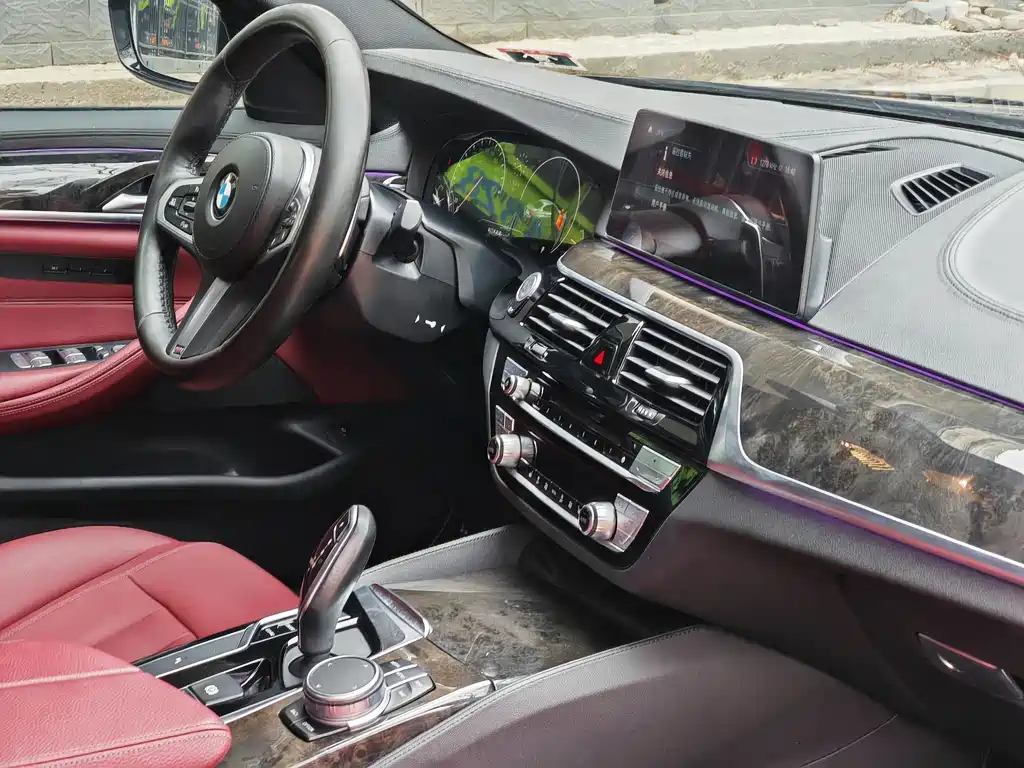 BMW 5 Series 2019 facelift 530Li leading M sports package купить на сайте DeffCars