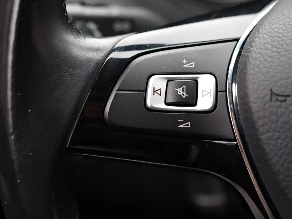 Polo 2016 1.6L automatic comfort model купить на сайте DeffCars