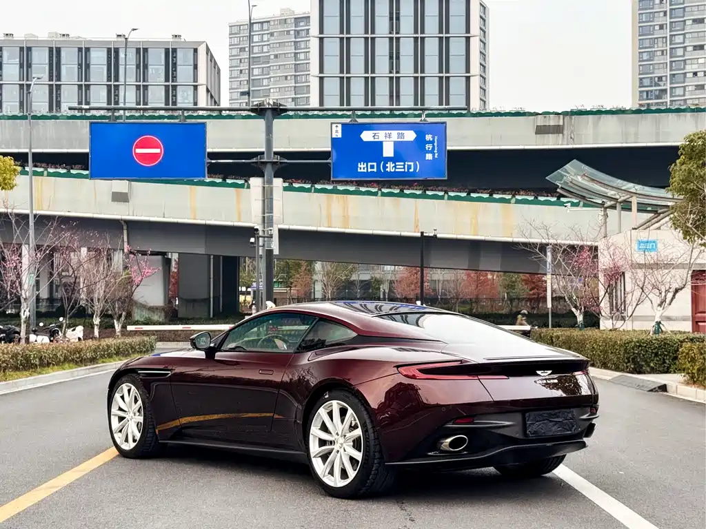Aston Martin DB11 2019 4.0T V8 Coupe купить на сайте DeffCars