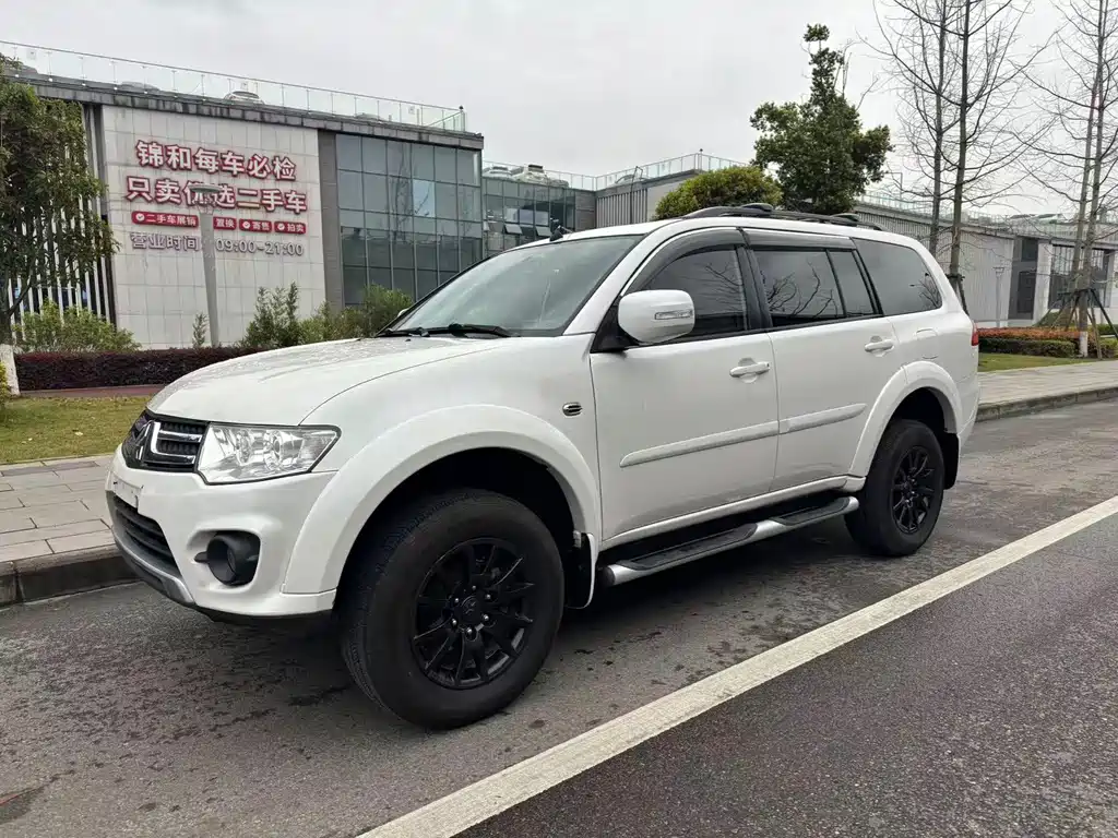 Pajero Jinchang 2013 3.0L automatic two-wheel drive luxury version купить на сайте DeffCars