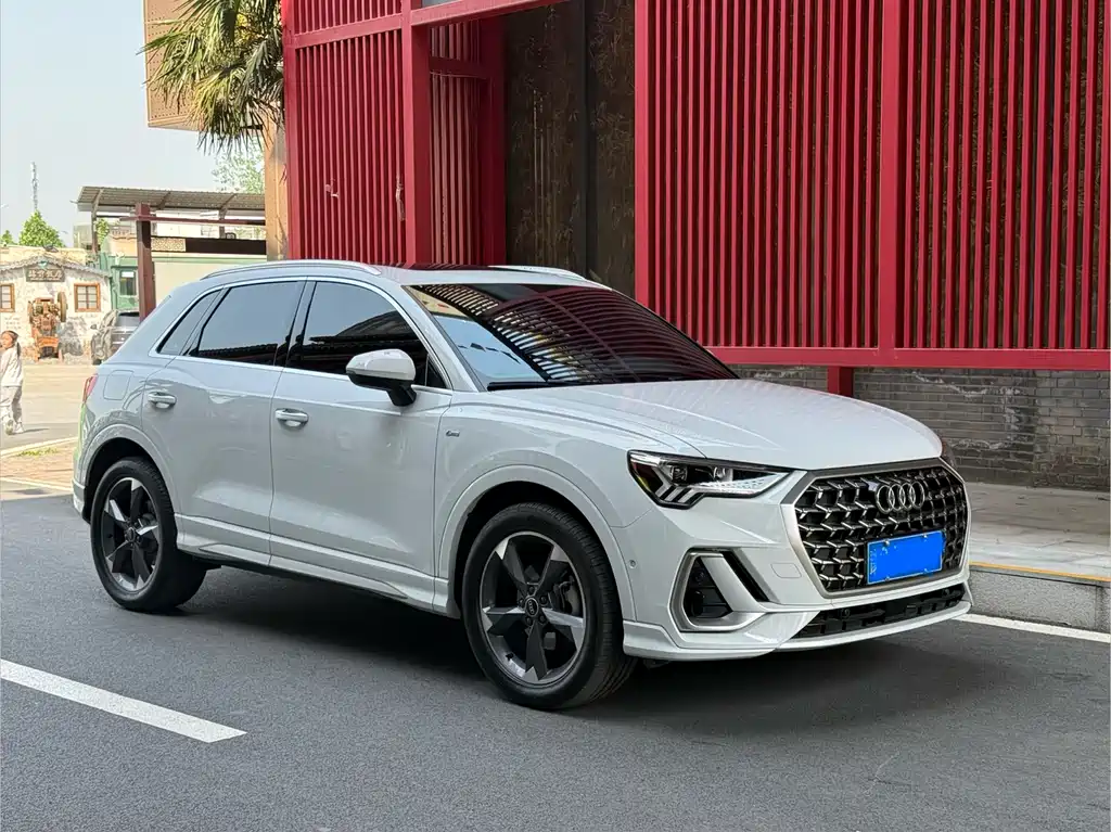 Audi Q3 2024 35 TFSI Fashionable and Dynamic купить на сайте DeffCars