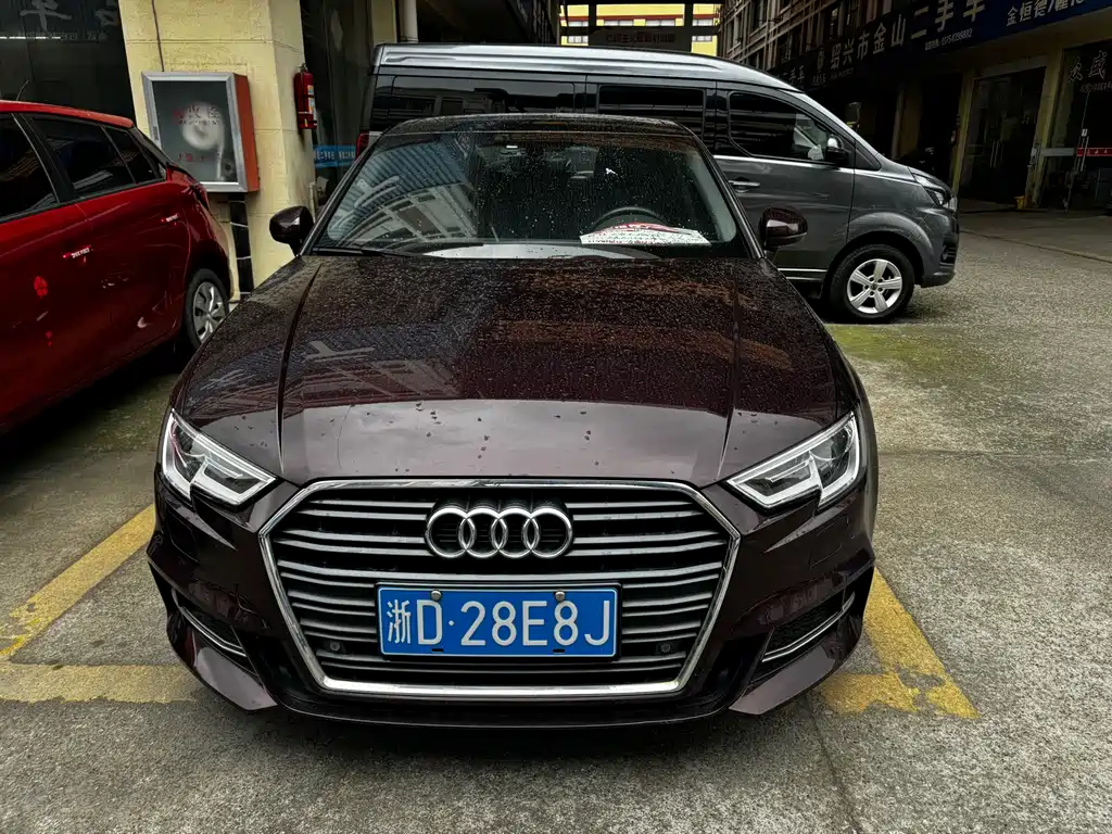 Audi A3 2018 30th Anniversary Limousine 35 TFSI Fashion купить на сайте DeffCars