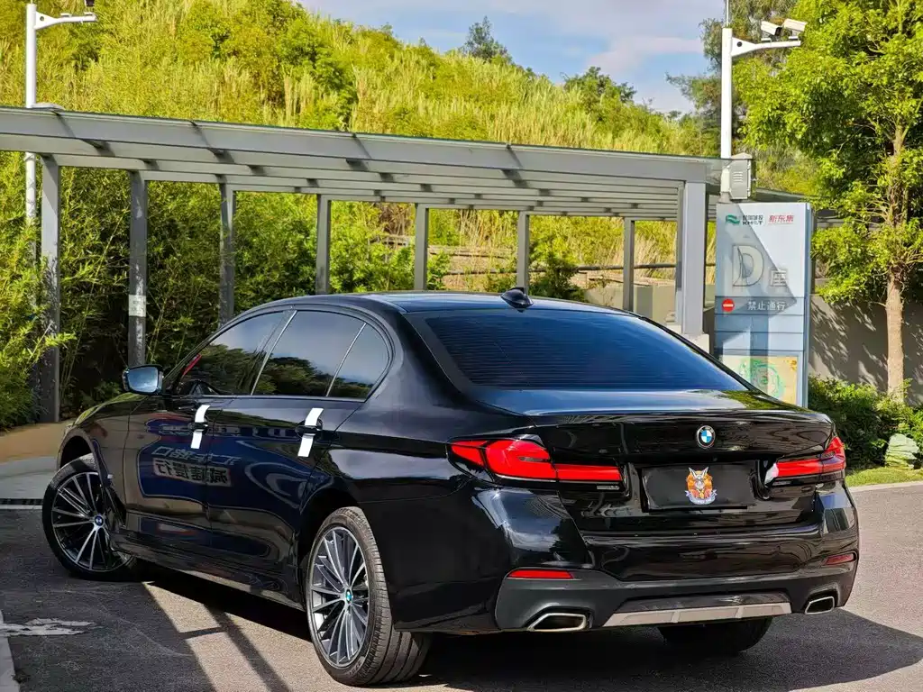BMW 5 Series 2023 530Li Leading M Sports Package купить на сайте DeffCars