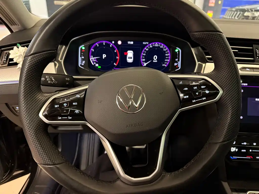Magotan 2024 model 2 million public model 330TSI DSG luxury model купить на сайте DeffCars