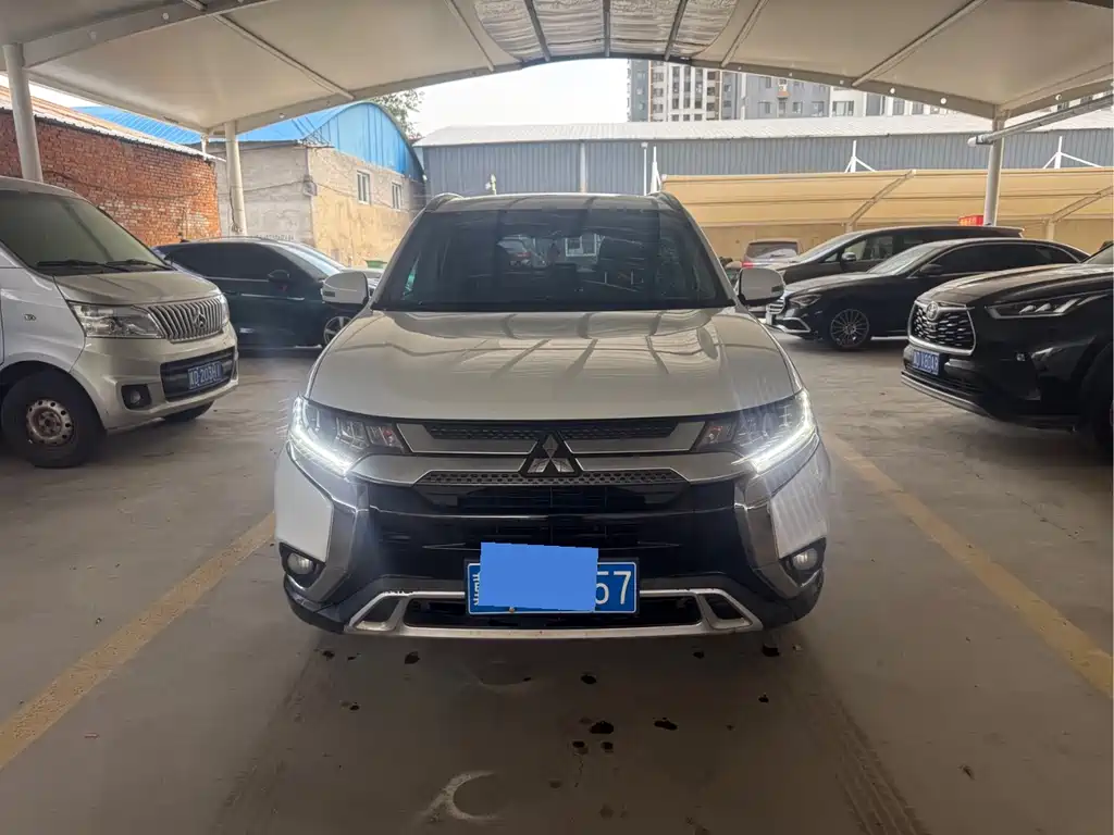 Outlander 2019 2.4L four-wheel drive exclusive version, 5 seats, National V купить на сайте DeffCars