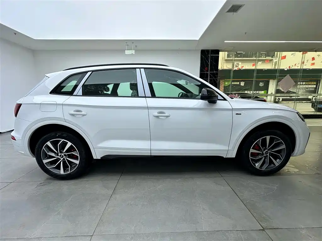 Audi Q5L 2024 40 TFSI luxury and dynamic model купить на сайте DeffCars