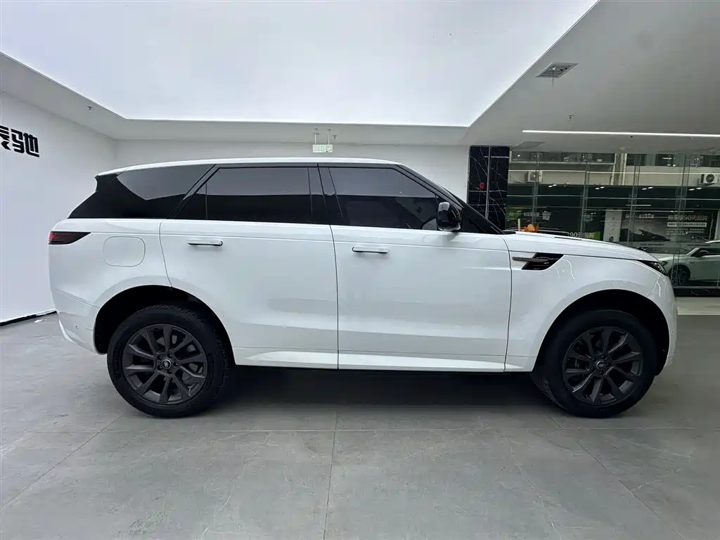 Range Rover Sport 2023 400PS Dynamic SE купить на сайте DeffCars