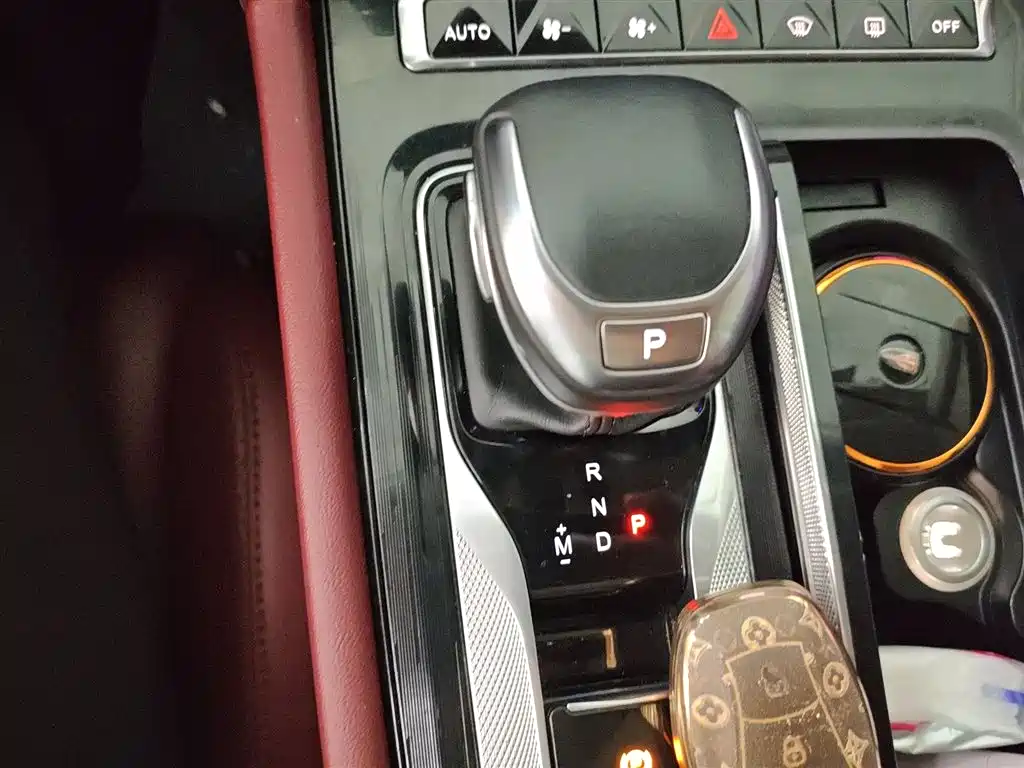 Hongqi H5 2023 2.0T Automatic Zhilianqichang Edition купить на сайте DeffCars