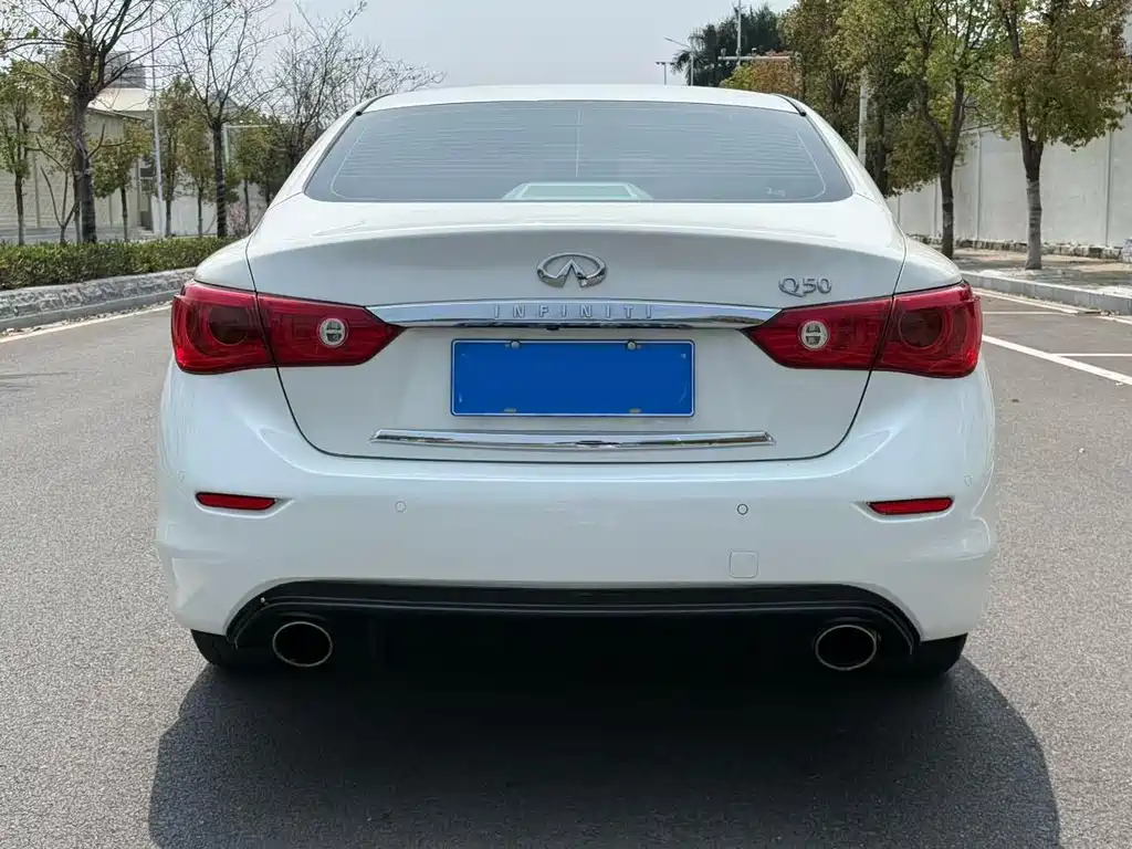 Infinity Q50 2014 2.0T Deluxe Edition купить на сайте DeffCars
