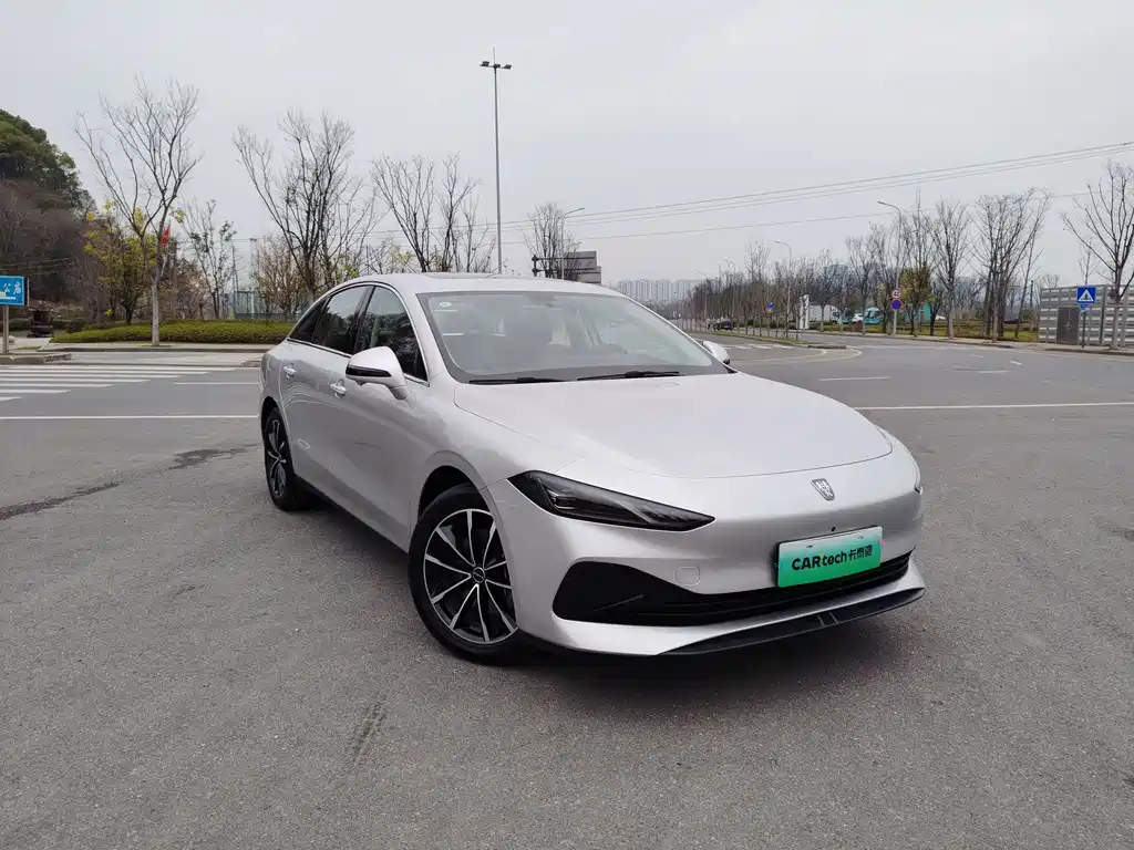 Roewe D7 2025 DMH 125km World Champion Excellence Edition купить на сайте DeffCars