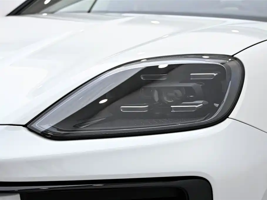 Cayenne New Energy 2024 Cayenne E-Hybrid 2.0T купить на сайте DeffCars