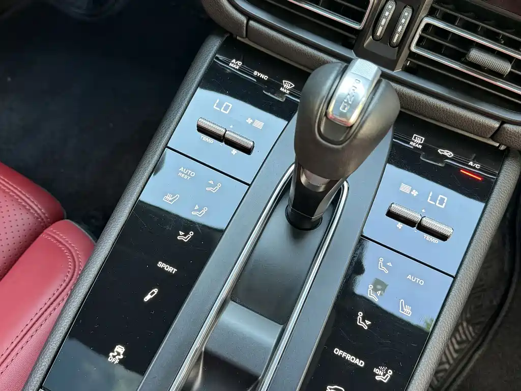 Macan 2023 Macan T 2.0T купить на сайте DeffCars