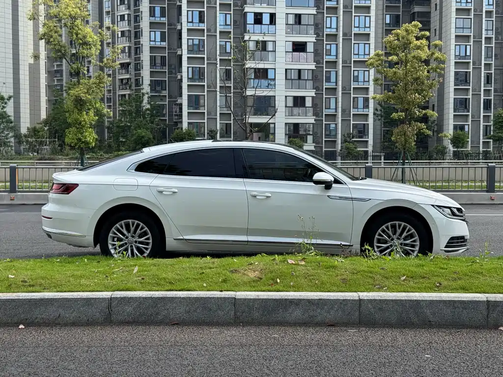 FAW-Volkswagen CC 2019 330TSI Charming Edition National VI купить на сайте DeffCars