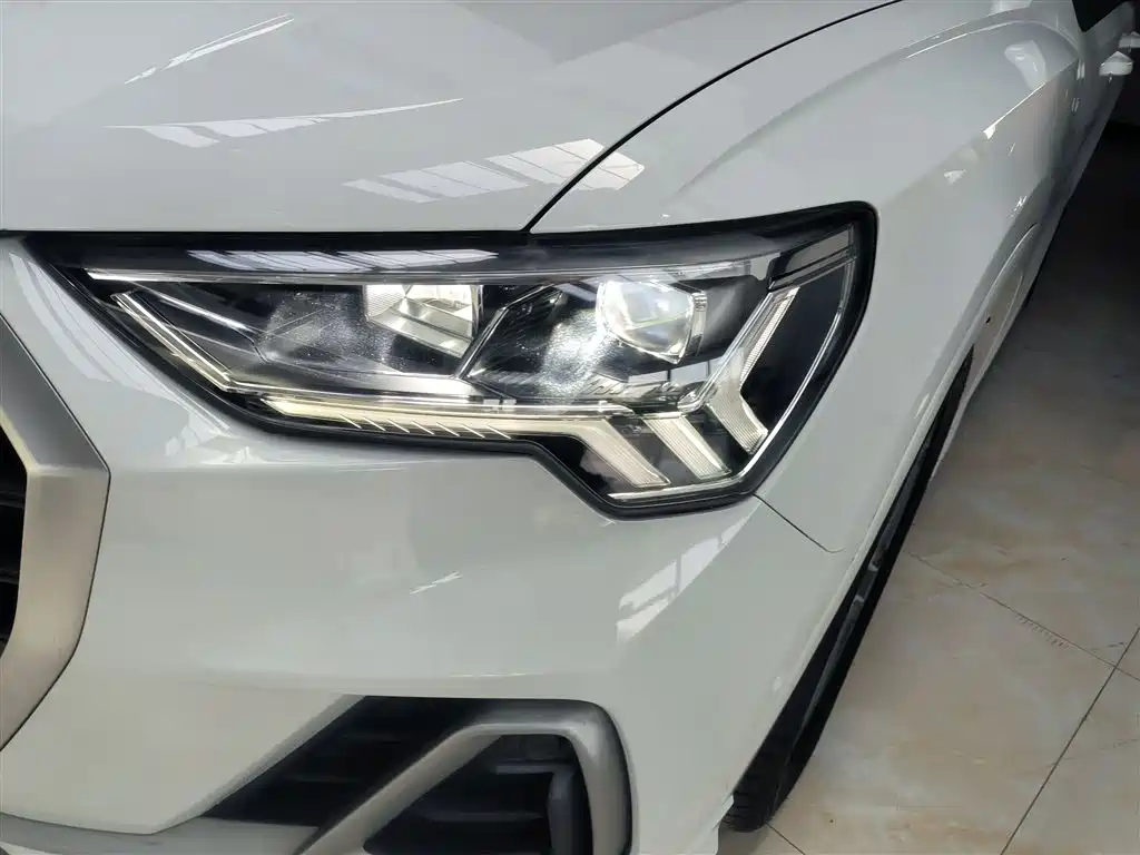 Audi Q3 2022 40 TFSI Fashionable and Dynamic купить на сайте DeffCars