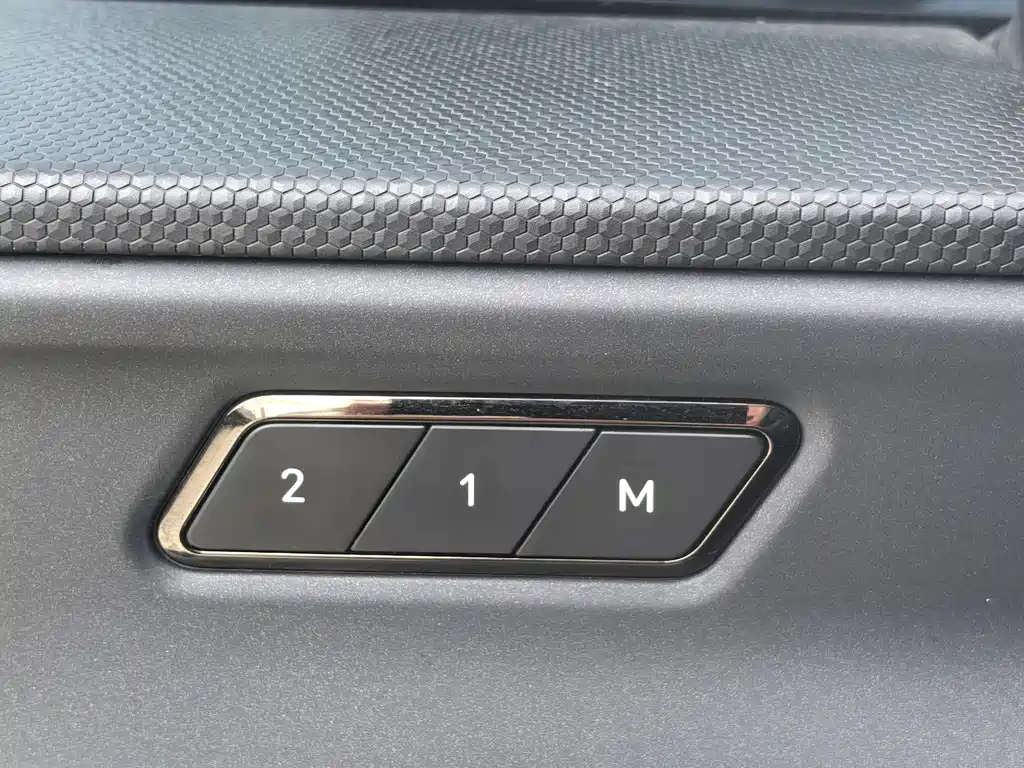 Lynk & Co 05 2022 05+ 2.0TD Automatic Performance Package купить на сайте DeffCars