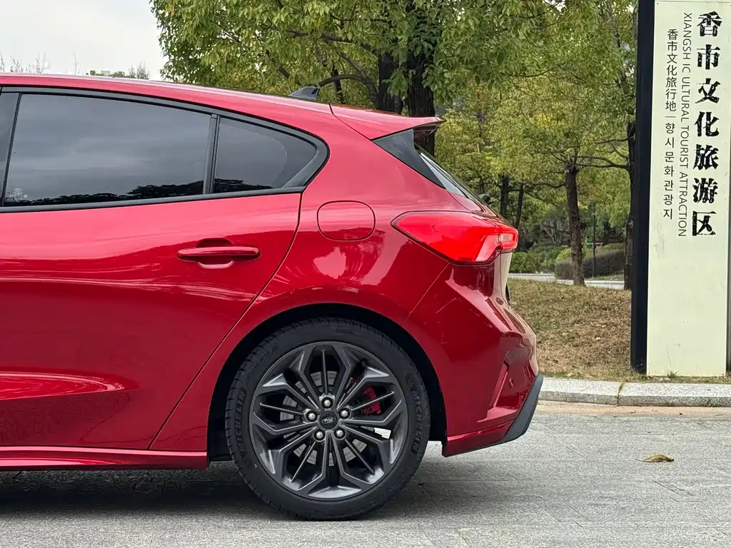 Focus 2022 Hatchback EcoBoost 180 Automatic ST Line купить на сайте DeffCars