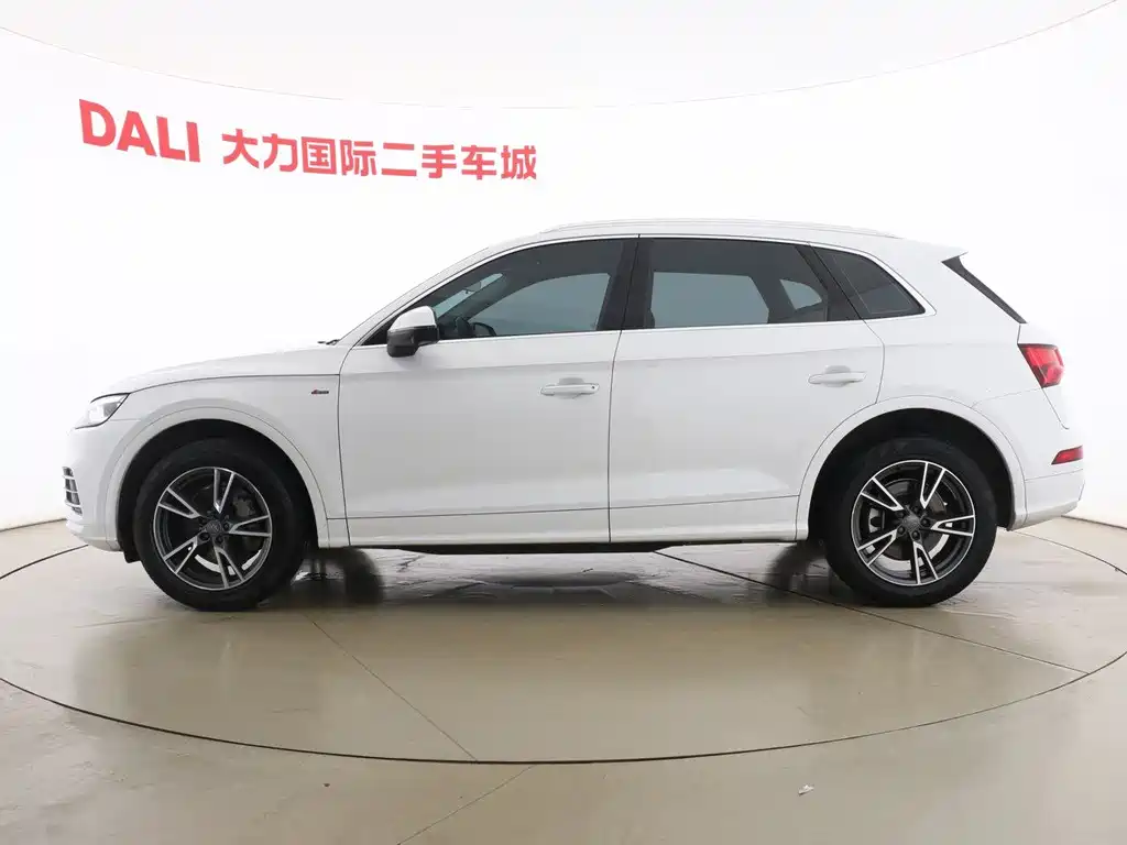 Audi Q5L 2018 40 TFSI enjoys fashionable style, National VI купить на сайте DeffCars