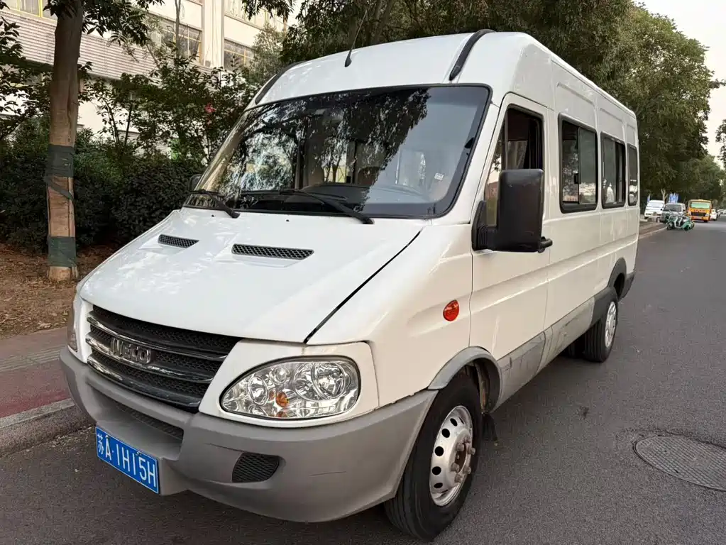 Iveco Baodi 2013 2.5T-A37 high roof for both passenger and cargo use купить на сайте DeffCars