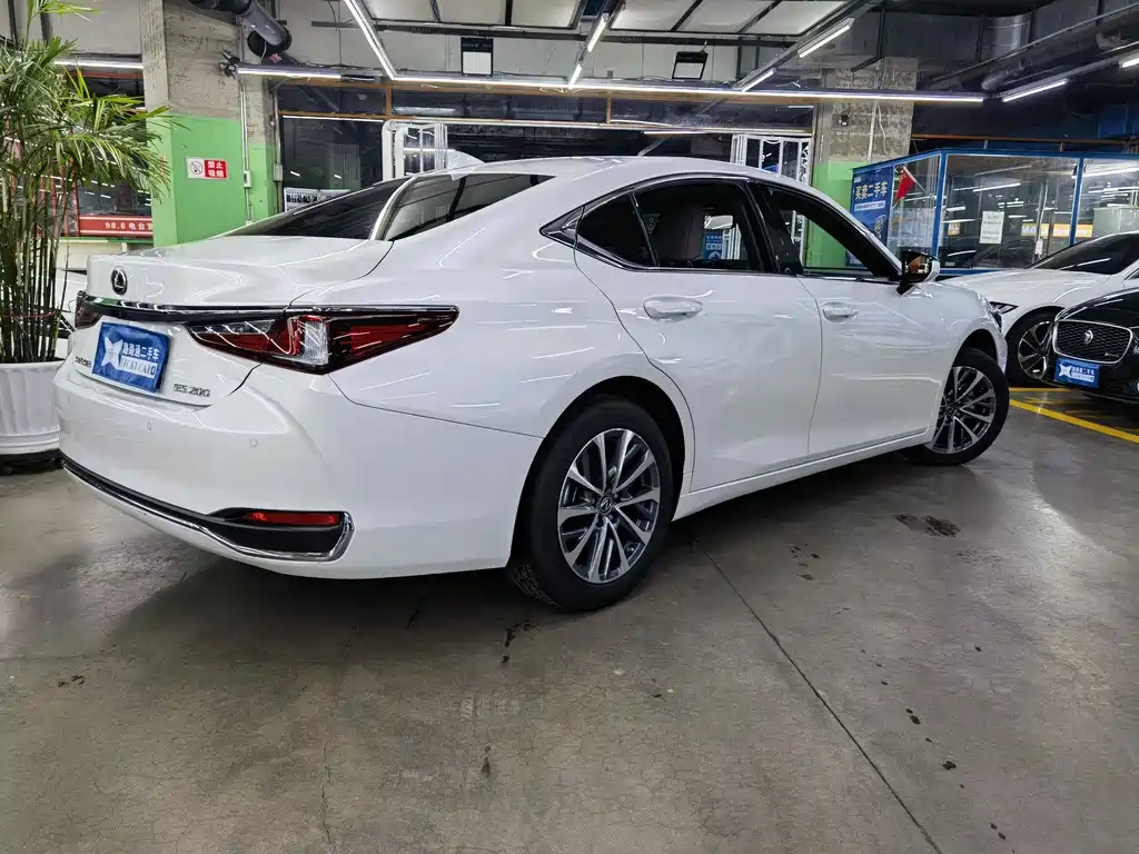 Lexus ES 2023 200 Excellence Edition купить на сайте DeffCars