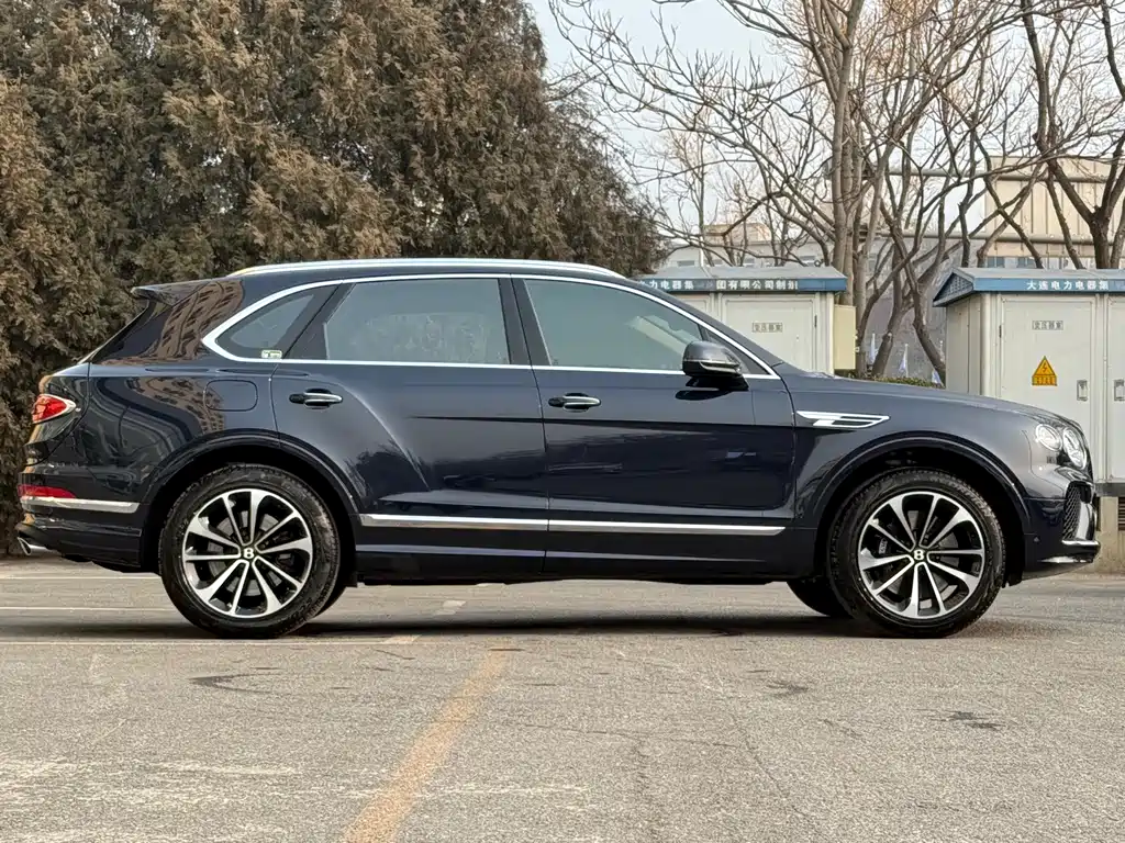Bentayga 2024 4.0T V8 купить на сайте DeffCars