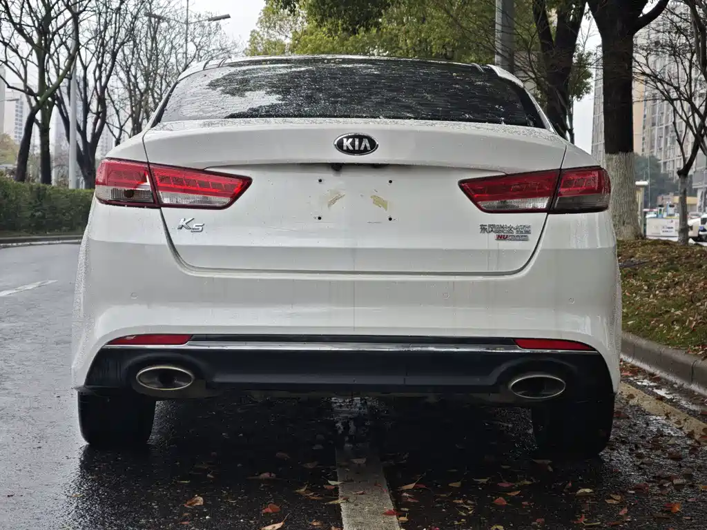 Kia K5 2017 2.0L Automatic 15th Anniversary Special Edition LUX купить на сайте DeffCars