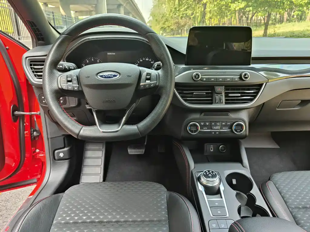 Focus 2020 Hatchback EcoBoost 180 Automatic ST Line купить на сайте DeffCars