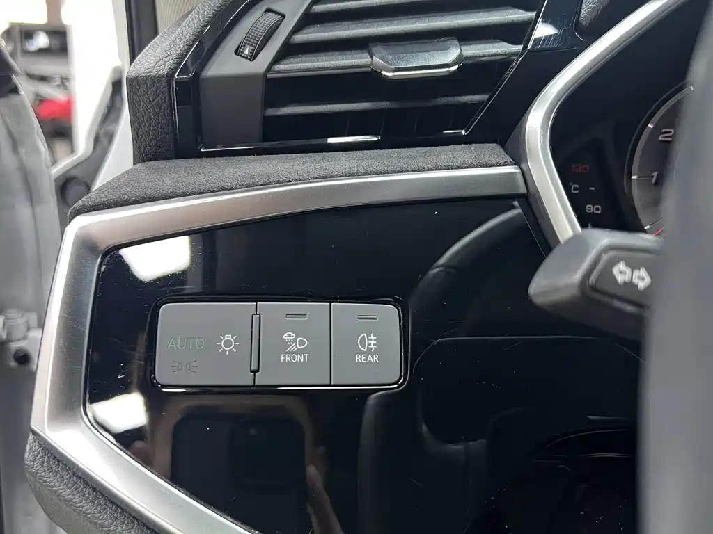 Audi Q3 2022 35 TFSI Fashionable and Dynamic купить на сайте DeffCars