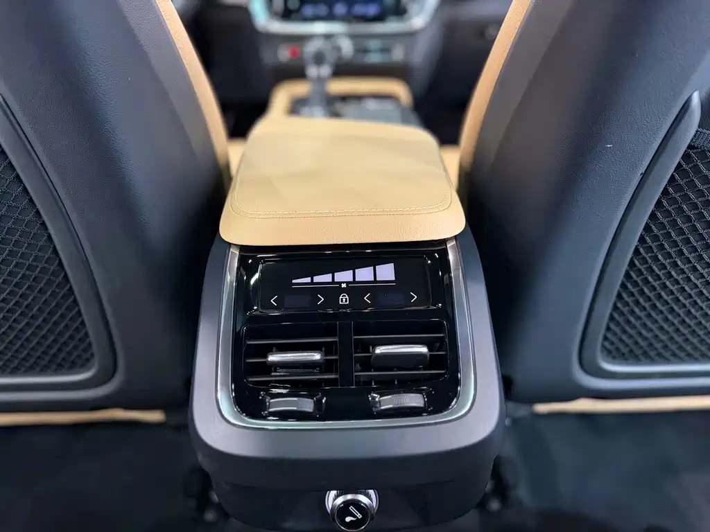 Volvo V90 2019 Cross Country T5 AWD Zhiyuan Edition National VI купить на сайте DeffCars