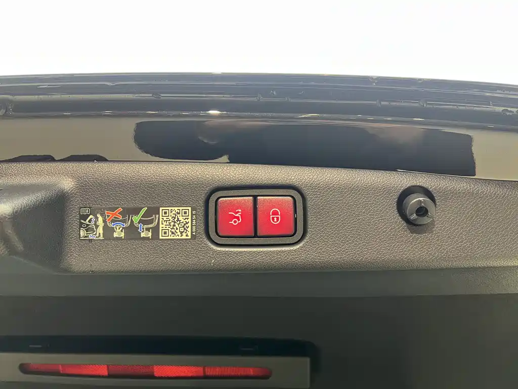 Mercedes-Benz E-Class New Energy 2024 E 350 e L plug-in hybrid sedan купить на сайте DeffCars