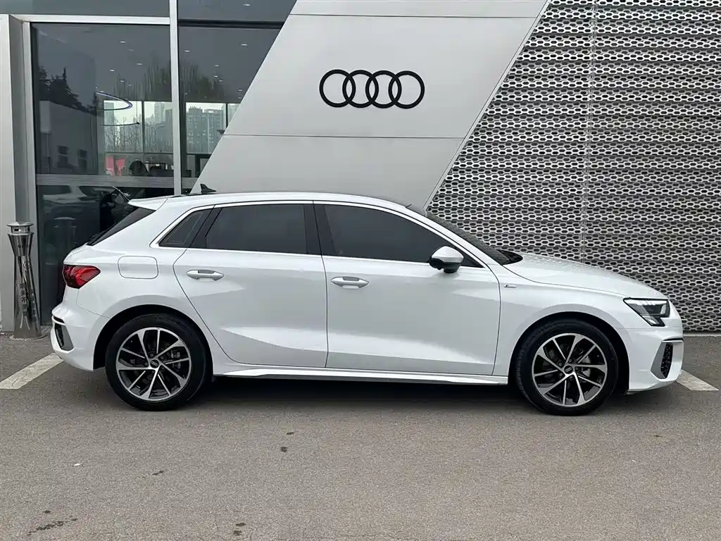 Audi A3 2022 Sportback 35 TFSI Enterprising and Elegant Model купить на сайте DeffCars