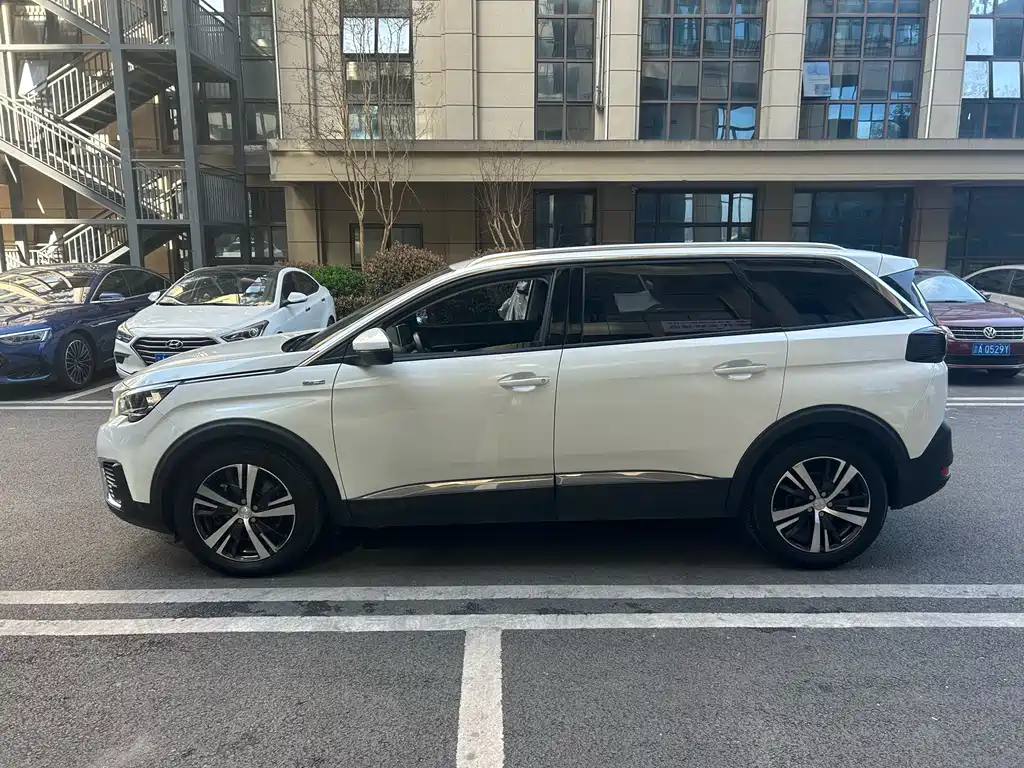 Peugeot 5008 2017 350THP 7-seater Elite Edition купить на сайте DeffCars