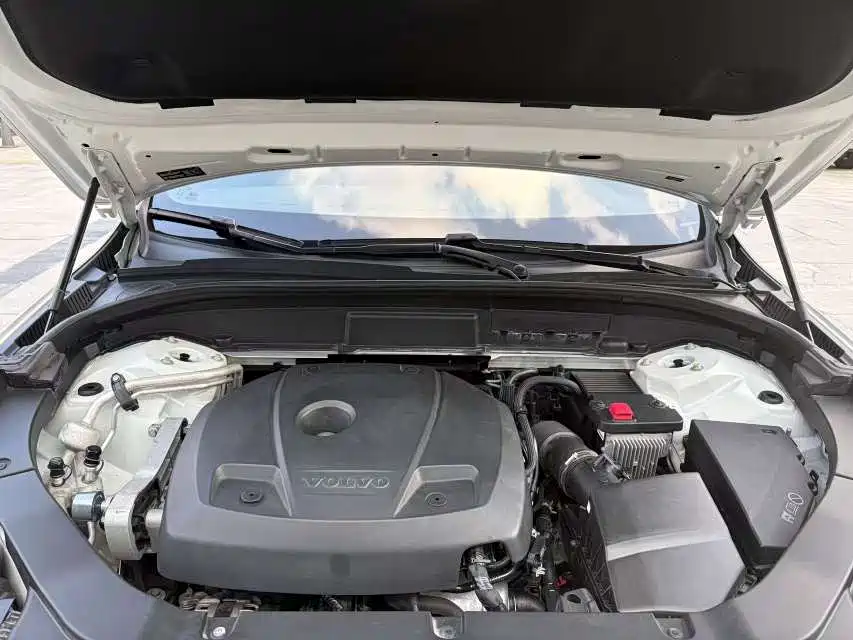 2020 Volvo XC60 T5 AWD Inscription Luxury Edition купить на сайте DeffCars