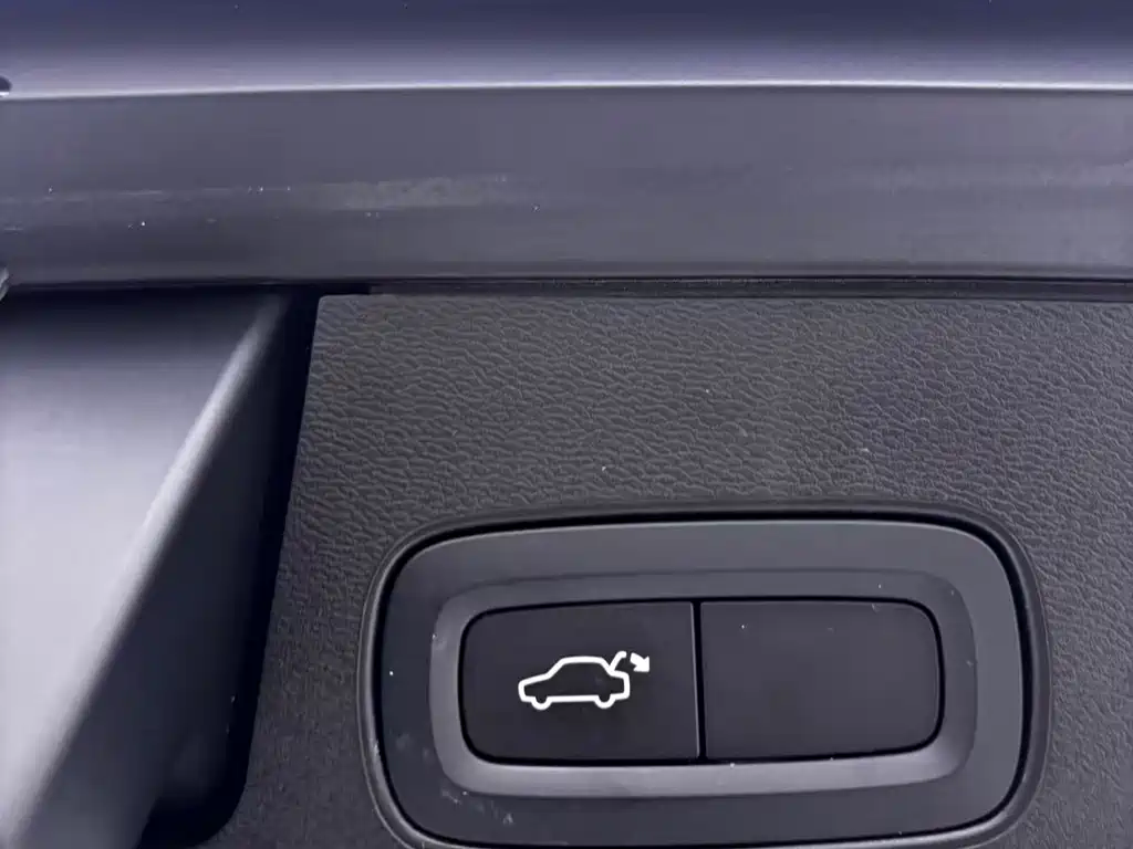 Volvo XC60 2022 B5 four-wheel drive Zhiyi Luxury Edition купить на сайте DeffCars